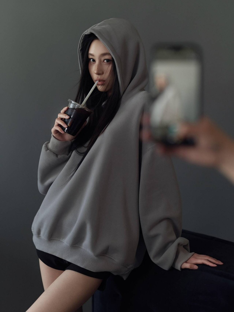 Gray Mood Portrait Theme Photo - Ethnic Fashion Studio ulasan dan harga
